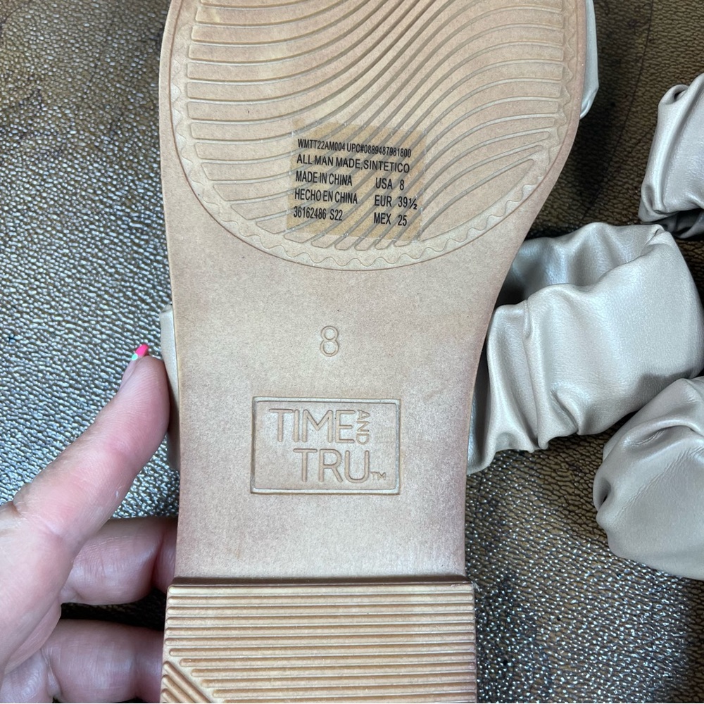 Time and Tru Memory Foam Faux Leather Scrunch Wrap Tan Flat Sandals. SZ:8 - Picture 7 of 9